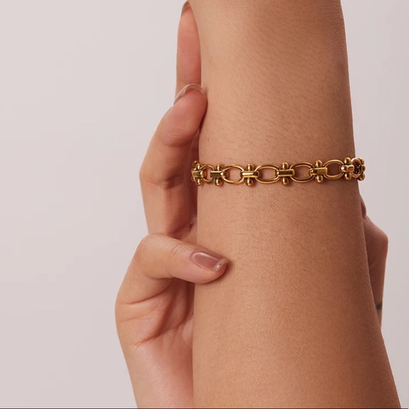 Jewelry - Waterproof gold plated detailed chain bracelet